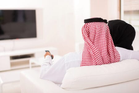 هل تشاهد الأفلام والمسلسلات مع أولادك؟ – اقرأ هذا المقال!
