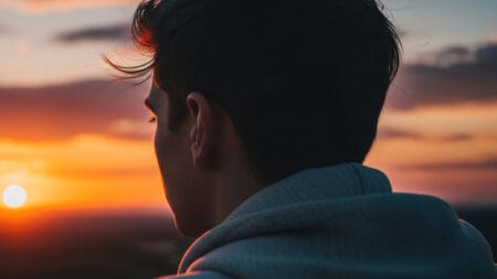 شاب يسأل: أقنعني بمنطقية حد الردة!