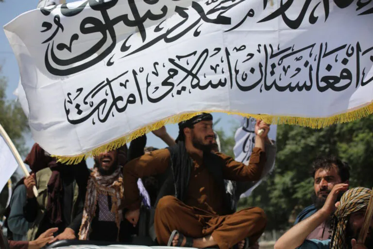 شاب يرى تطبيق أحكام الشريعة في أفغانستان غلواً في الدين!